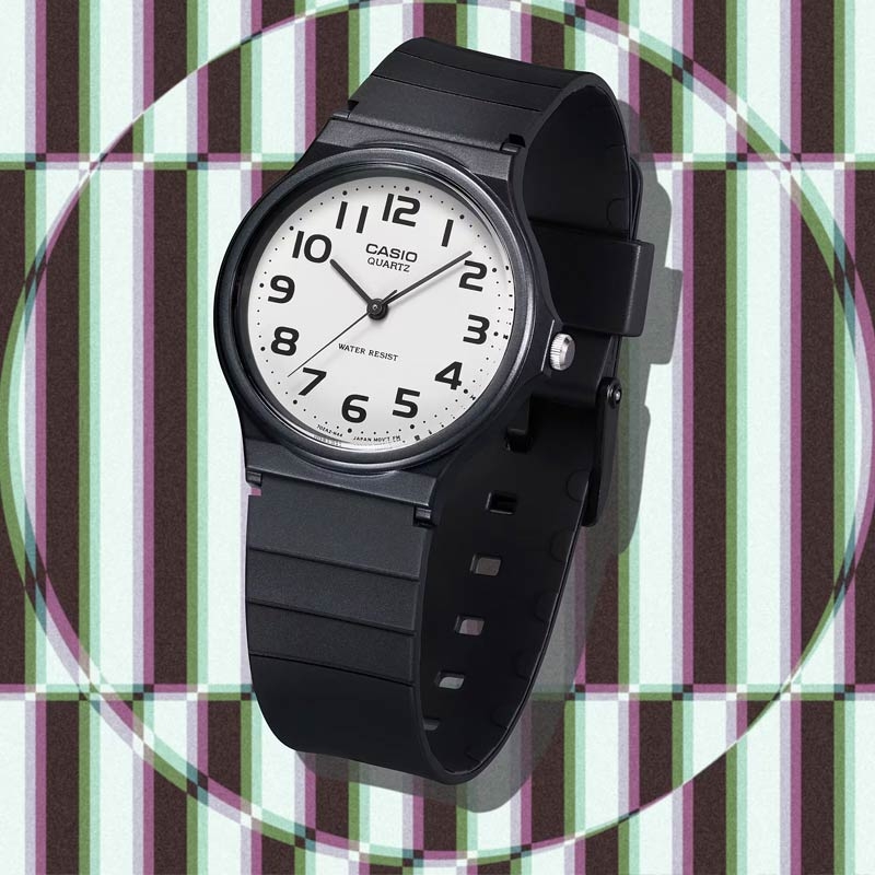 Reloj Casio negro con esfera blanca y numeración árabe MQ 24 7B2LEG