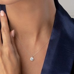 Colgante de oro blanco con diamantes y topacio Sky, Black & White Jewellery de Superoro.