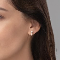 Aros de oro blanco con diamantes Black & White Jewellery, de Superoro.