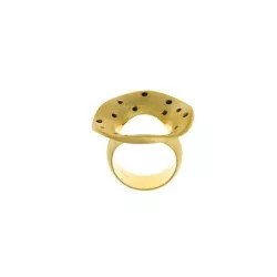 Anillo de plata dorado y satinado con circonitas negras, de Salvatore Plata, 256S0015.