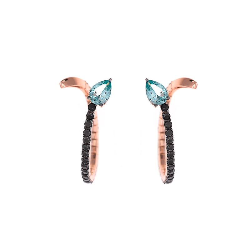 Pendientes ovalado de plata rosada con circonitas negras y lágrima celeste, de Salvatore Plata.