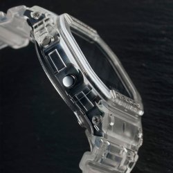 ⌚Reloj Casio G-Shock Classic transparente y octogonal, DW-5600SKE-7ER.