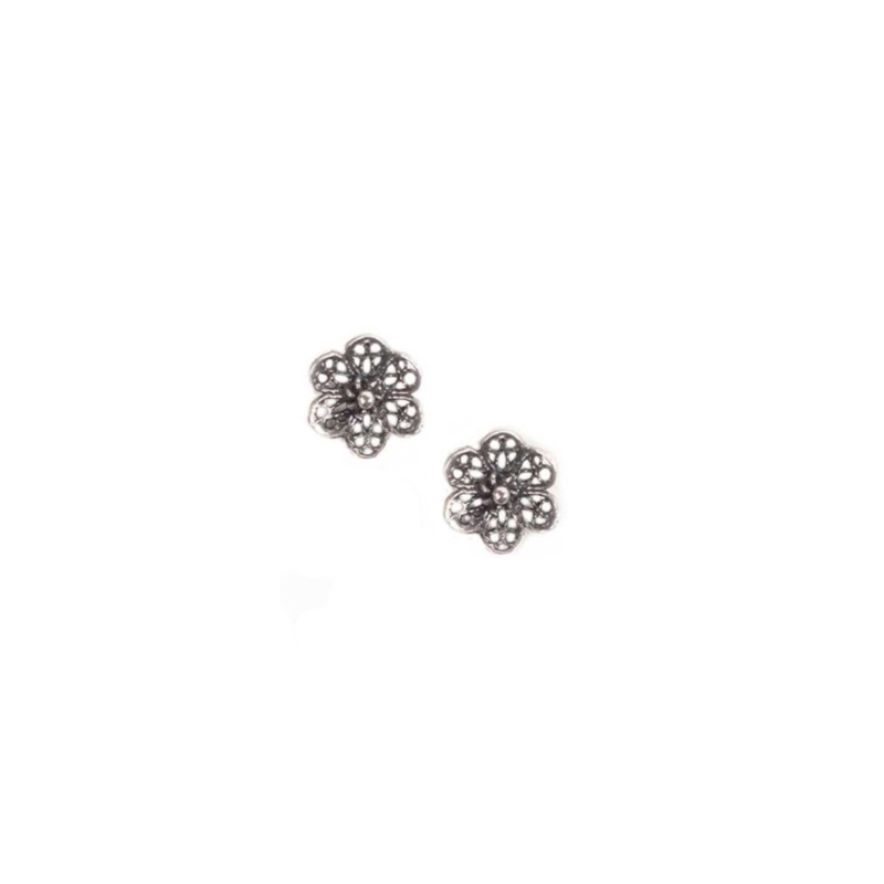 Pendientes en forma de flor de filigrana en plata envejecida, de Antara ref. 02-41. Pendientes en forma de flor de filigrana en plata envejecida, de Antara ref. 02-41.