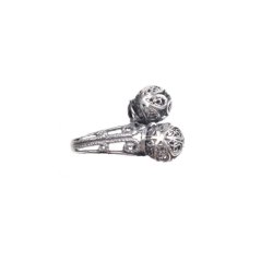 Anillo tu y yo con bolas de filigrana en plata envejecida, de Antara.