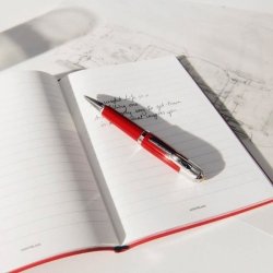 Parte de la colección Montblanc Grandes Personalidades, dedicado a Enzo Ferrari.