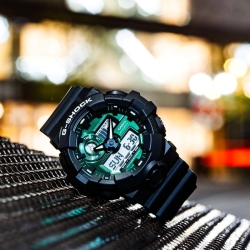 Reloj Casio G-Shock Midnight Green negro y esfera verde, GA-700MG-1AER.