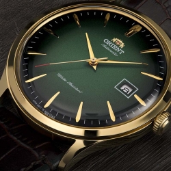 Reloj Orient Bambino automático de hombre dorado con esfera verde, FAC08002F0.