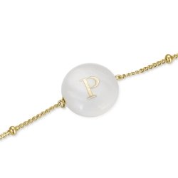 Pulsera de plata dorada con letra P sobre nácar Alphabet de Luxenter, BX206Y115P.