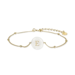 Pulsera de plata dorada con letra E sobre nácar Alphabet de Luxenter, BX206Y115E.