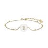 Pulsera de plata dorada con letra R y nácar Alphabet de Luxenter, BX206Y115R.