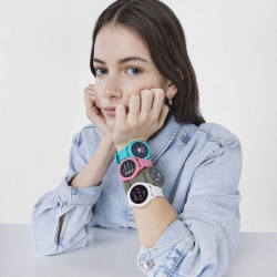 Colección de smartwatches Tous Smarteen Connect para chicas en resina de colores.