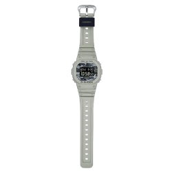 Reloj G-Shock de hombre en gris y estampado de camuflaje, DW-5600CA-8ER.