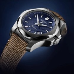 Reloj Victorinox INOX Mechanical, automático con esfera azul y correa, V241834.