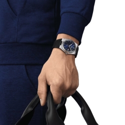 Reloj Tissot PRX T1374101704100 con esfera azul y correa negra.