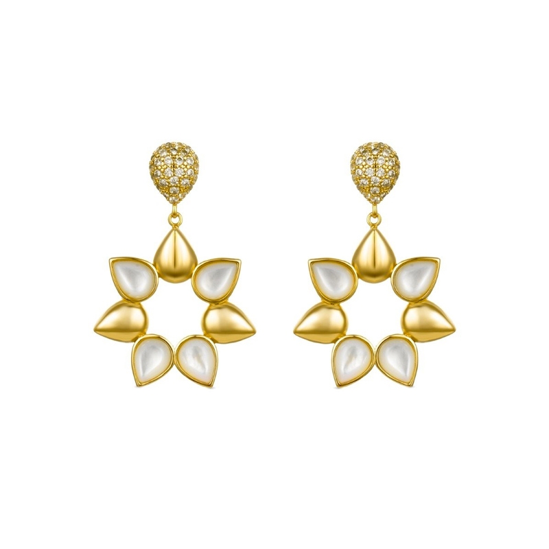 Pendientes largos dorados con nácar, Netlan de Luxenter, EXA423Y115.