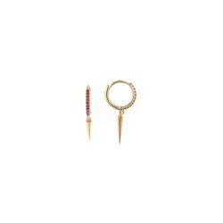 Aros con pincho en plata dorada y circonitas rojas de Salvatore Plata, 213A0481.