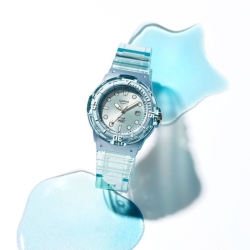 Reloj Casio Timeless Pop Transparent de mujer en azul, LRW-200HS-2EVEF.