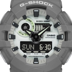 Reloj G-Shock en gris y esfera para la oscuridad, GA-700HD-8AER.