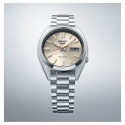 Reloj Seiko 5 Sport SNXS Style automático y esfera beige, SRPK91K1.