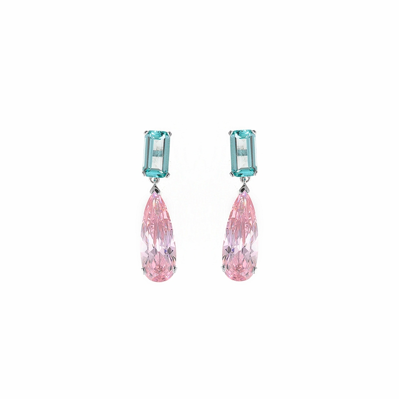 Pendientes en plata con lágrima rosa y baguette verde, de Salvatore Plata, 136A0633.