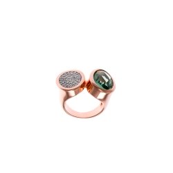 Anillo de plata dorado rosé con cristal verde, de Salvatore Plata.