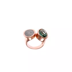 Anillo de plata dorado rosé con cristal verde, de Salvatore Plata.
