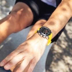 Reloj híbrido Festina Connected D caja de titanio y amarillo, F23000/A.