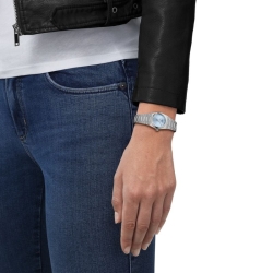 Reloj Tissot PRX 25 mm en cuarzo y esfera celeste, T1370101135100.