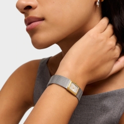 Reloj Tous Mini Mesh de mujer con bisel dorado y malla, 3000142100.