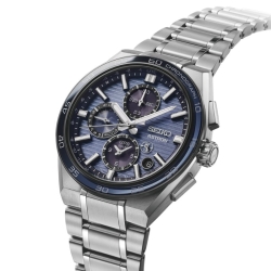 Reloj Seiko Astron Solar, dual time de titanio y esfera azul, SSH175J1.