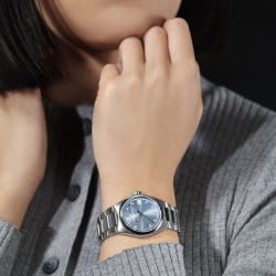 Reloj Frederique Constance Highlife esfera celeste y diamantes FC-240LND2NH26B.
