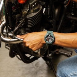 Reloj G-Shock en resina verde y esfera negra, GA-010-2AER.