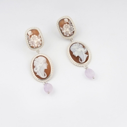 Pendientes de plata dorada con nácar tallado, de Cameo Italiano.