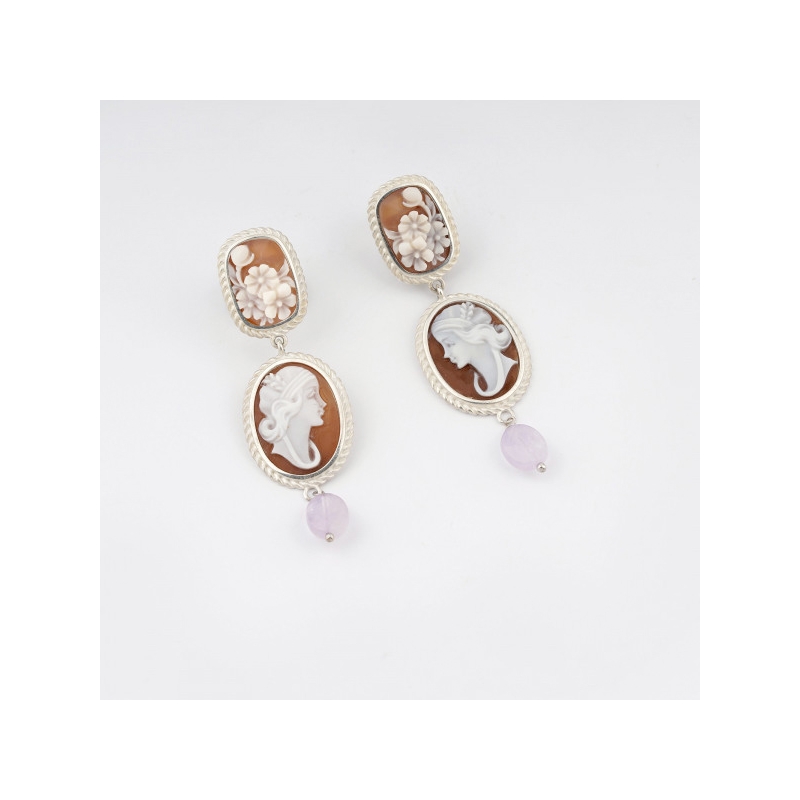 Pendientes de plata dorada con nácar tallado, de Cameo Italiano.
