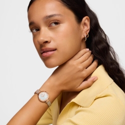 Reloj Tous Icon Charm bicolor rosé con esfera nácar, 3000144500.