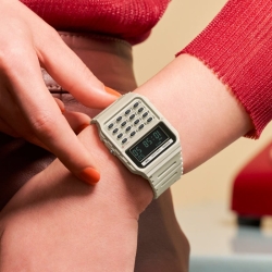 El diseño y los colores rinden homenaje a las calculadoras Casio Mini