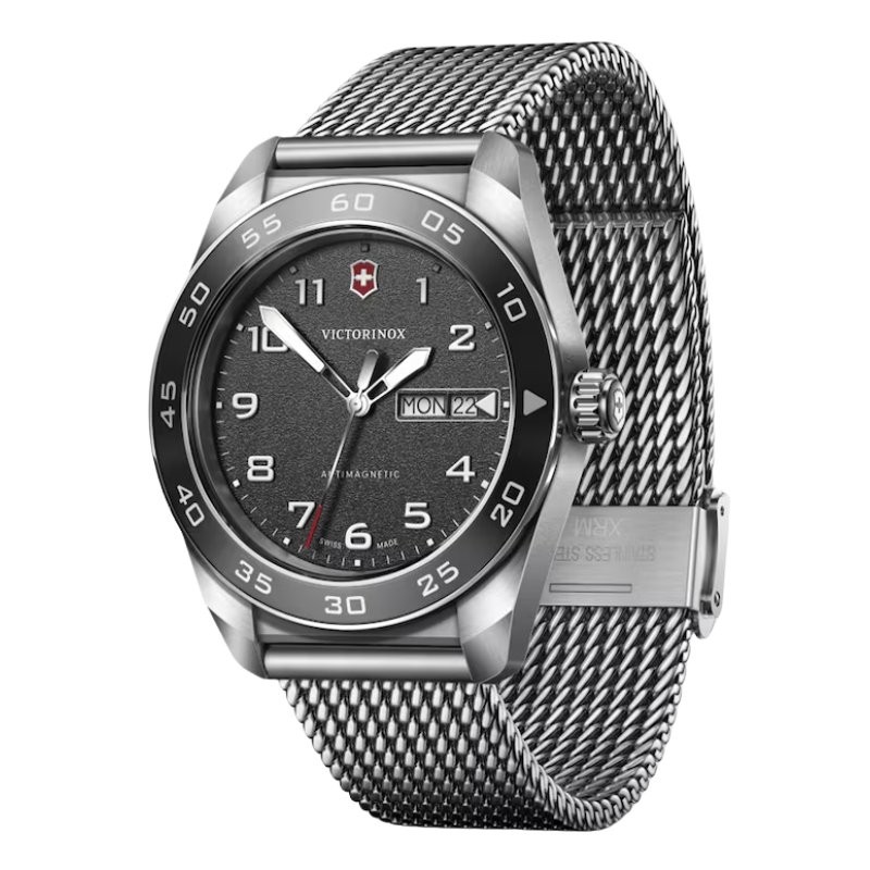 Reloj Victorinox Swiss Army esfera negra y correa malla, V242043.