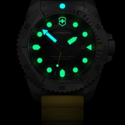 Reloj Victorinox Dive Pro cuarzo, en negro con correa amarilla, V241992