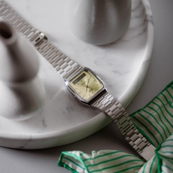 Reloj Casio Edgy unisex plateado y esfera verde, AQ-230A-9AMQYES.