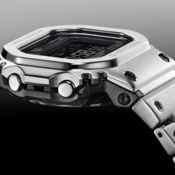 Detalle del bisel de acero cristalizado del G-Shock GMW-BZ5000D-1