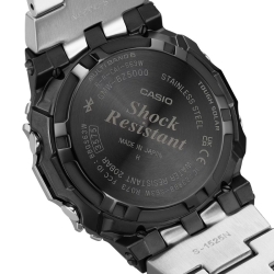 Parte trasera del G-Shock GMW-BZ5000D-1 con fondo de caja resistente.