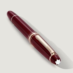 Pluma Montblanc Meisterstück burdeos y detalles dorado, 133006.
