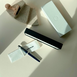 Rollerball Montblanc Pix Blue en resina azul y detalles plateados, 132498.
