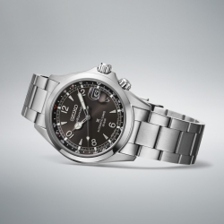 Reloj Seiko Prospex Alpinist con brazalete y esfera negra, SPB505J1.