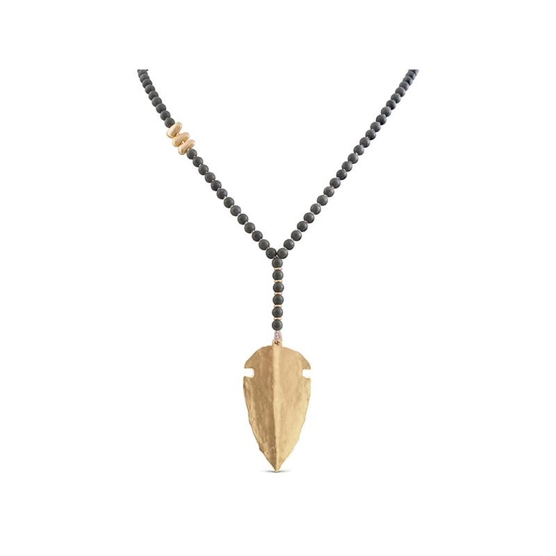 Colgante en forma de flecha, de metal dorado, con cadena de bolas de ágata, "Panahi" de Luxenter.