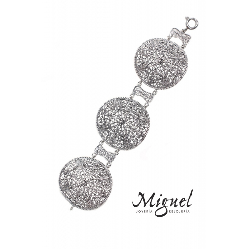 Pulsera de plata envejecida de filigrana, de Antara.