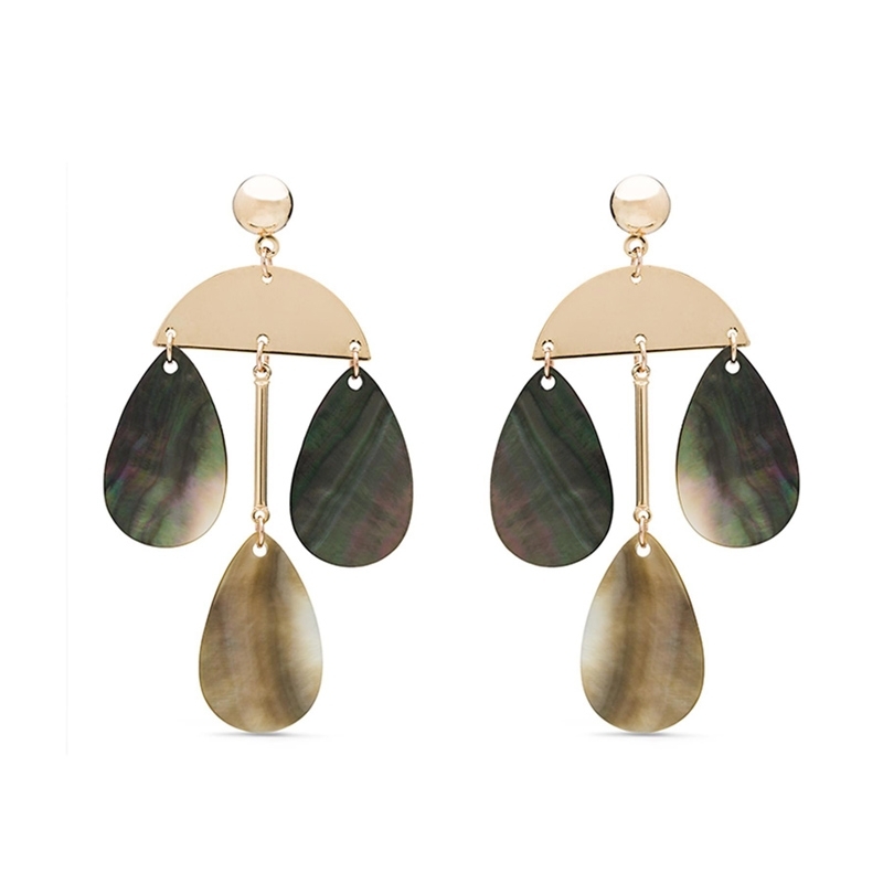 Pendientes largos dorados con nácar negro, Mimed de Luxenter.