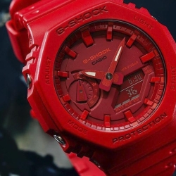Reloj Casio G-Shock en resina roja de hombre GA-2100-4AER.