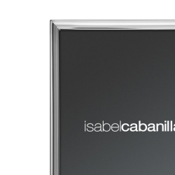 Detalle del portafotos en plata liso G14 15x20 cms, de Isabel Cabanillas, 15/0305.